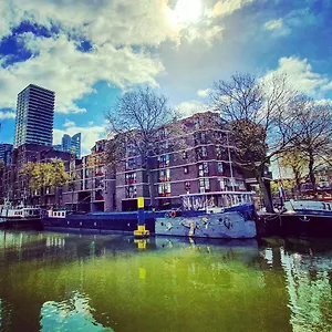 Houseboat Botel